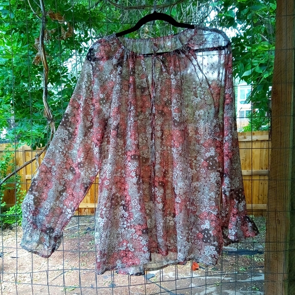 Flower Blouse - Picture 5 of 5